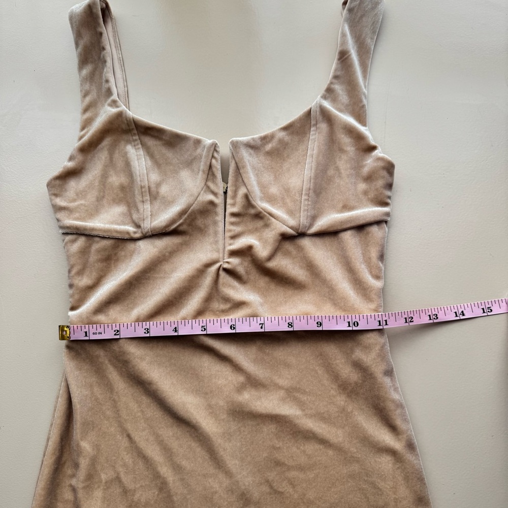 superdown Chiara Plunging Velvet Mini Bodycon Dress in Champagne Nude Size XS - Picture 7 of 13